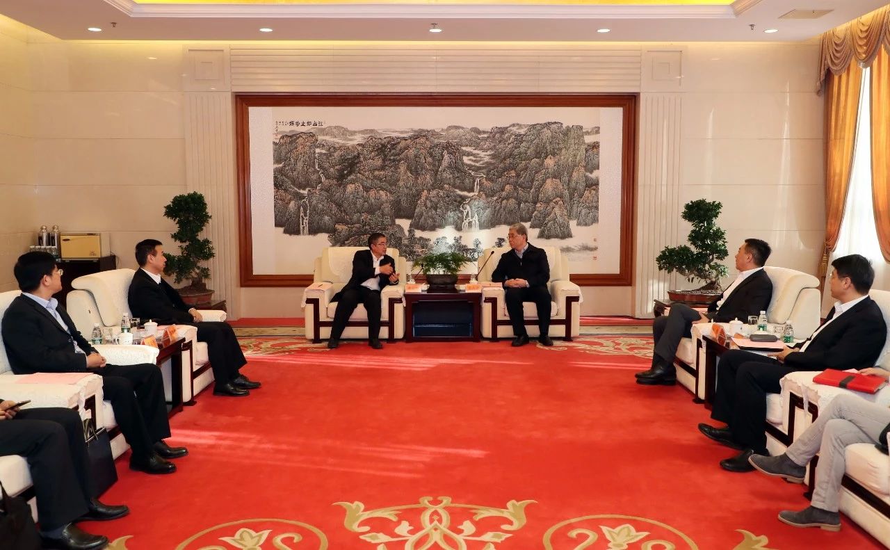 雷凡培會見中國船級社黨委副書記、總裁莫鑒輝一行